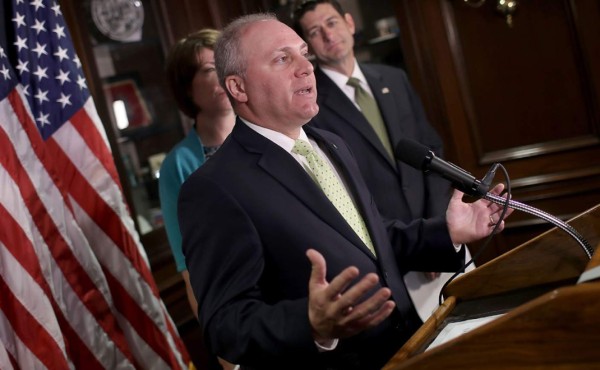 Congresista de EUA herido en tiroteo sale del hospital