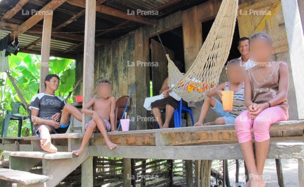 Puerto Lempira: hacinados en diminutas chozas viven los misquitos