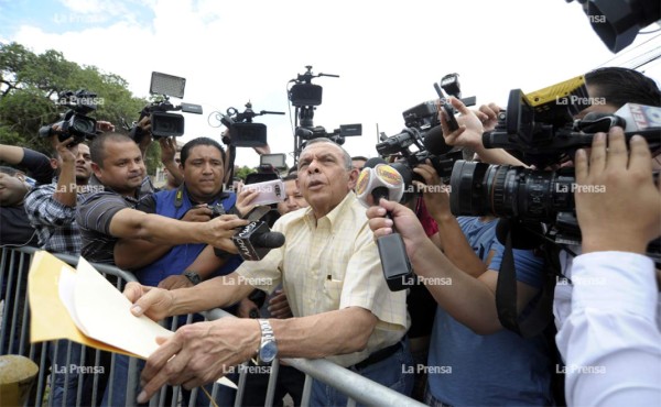 'Pepe' Lobo pide al vocero de la Maccih que presente pruebas de acusaciones