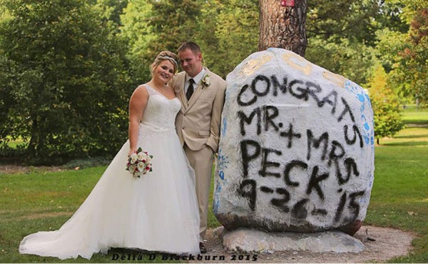 Detiene la boda de su hija para sorprender a padrastro