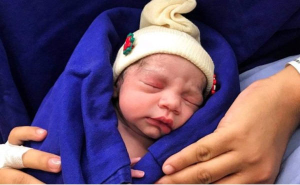 Nace primera bebé en el mundo concebida por trasplante de útero