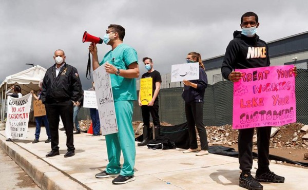 Los empleados de Amazon protestan para pedir más protección ante Covid-19