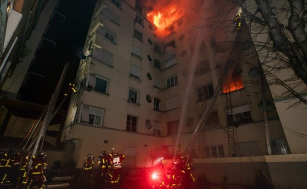 Incendio en Paris deja 10 muertos y más de 30 heridos