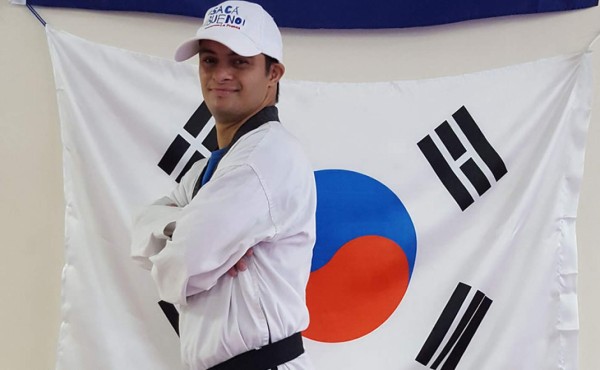 Junior le ha ganado todas las batallas a la vida; su pasión es el taekwondo