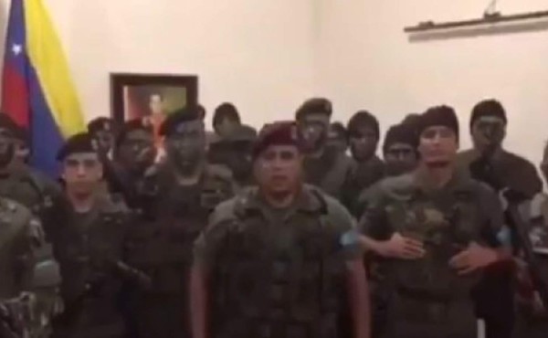 Un grupo de militares anuncia un levantamiento contra Maduro en Venezuela