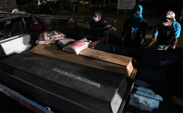 Ya entregados a sus familiares 24 cuerpos de pescadores que naufragaron en La Mosquitia