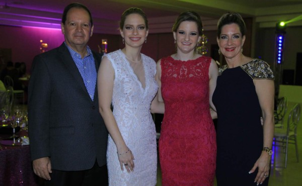 Graduación de Nathalie y Melissa Wolozny