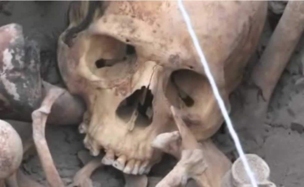 Hallan cuatro entierros prehispánicos en una pirámide en Lima