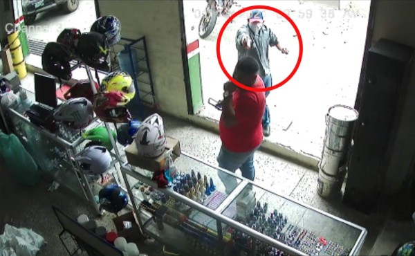 ¡Por la espalda! Video muestra momento del asesinato de comerciante en San Pedro Sula