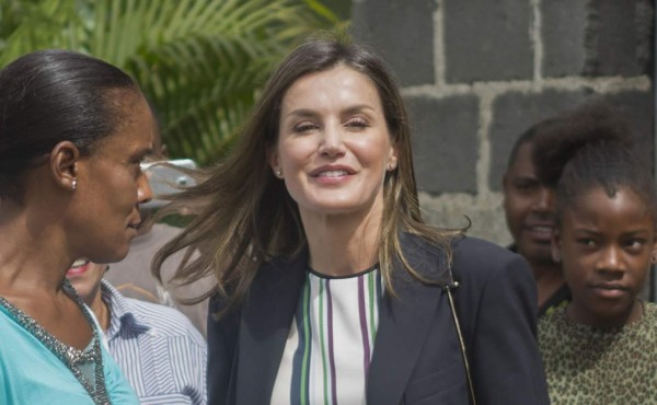 Video: la reina Letizia da patinazo en el lodo