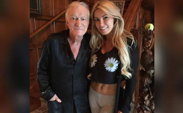 Viuda de Hugh Hefner recibirá parte de la herencia