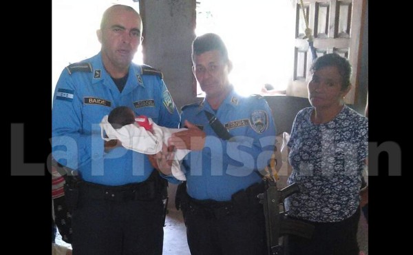 Bebé de 48 horas de nacido es hallado en un muro en Santa Bárbara