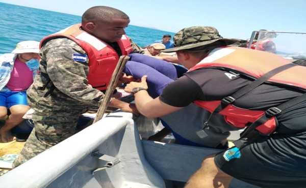 Rescatan a 12 pescadores en las aguas de Balfate