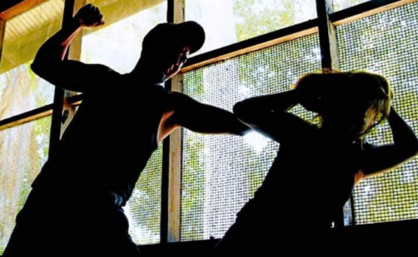 4,000 llamadas de violencia doméstica recibe el 911 al mes