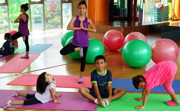 4 posturas de yoga ideales para niños