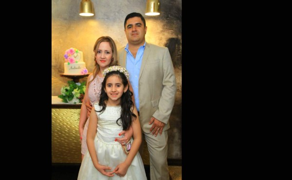 Primera comunión de Antonella Betancourt Muñoz.