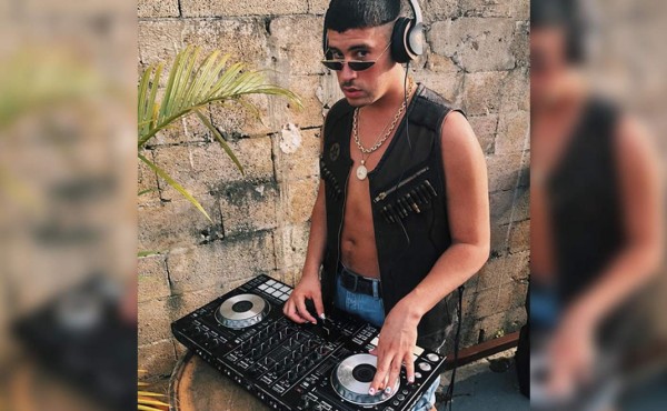 Bad Bunny denuncia discriminación porque se niegan a pintarle las uñas