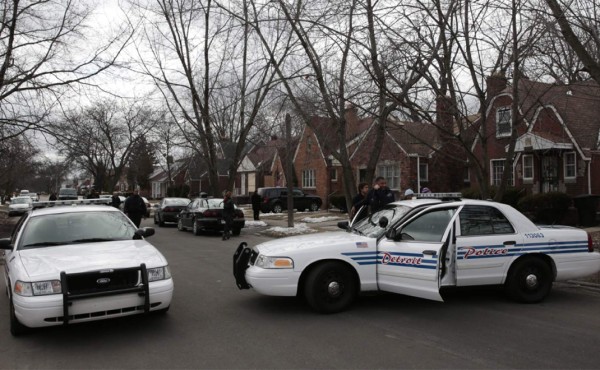 Evacúan aeropuerto tras el ataque a un policía en Estados Unidos