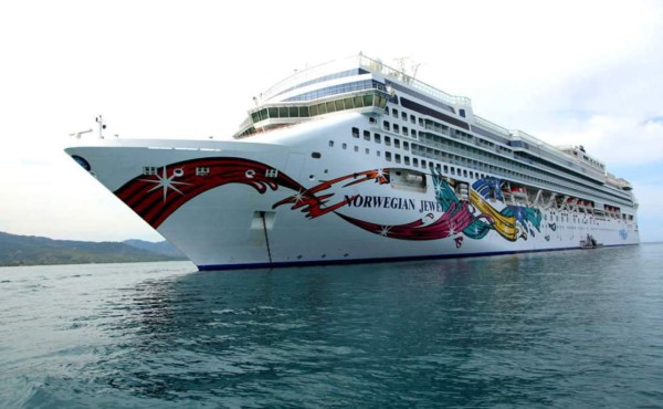 Joya Noruega suspende 40 viajes de cruceros a Trujillo