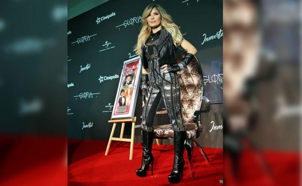 Gloria Trevi recibe disco de oro y presenta DVD de su reciente gira