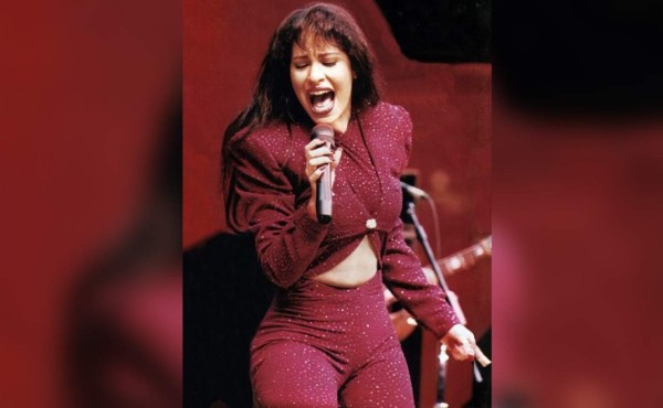 Viudo de Selena Quintanilla comparte una foto inédita de la cantante