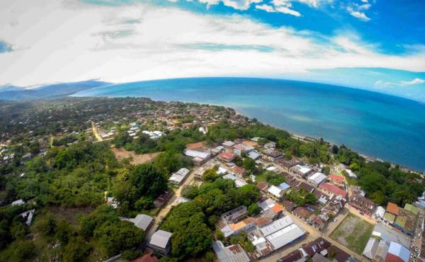 Llegan 1,400 turistas ingleses a Trujillo, Honduras