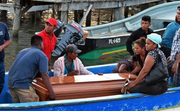 Llegan a la Base Naval los 49 pescadores rescatados de Miss Francely