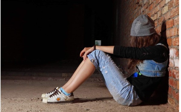 Jovencita desesperada por recibir cariño