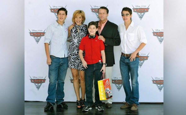 Familia de Alfredo Adame sufre grave accidente  