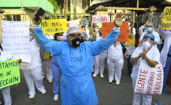 Médicos y enfermeras del Seguro Social protestan exigiendo equipo de bioseguridad