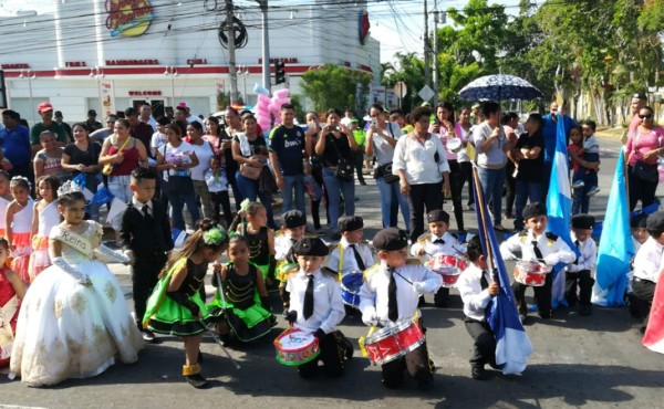 Preescolares muestran su fervor patrio en San Pedro Sula