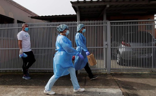 Buscan contagiados de COVID-19 en las calles de Panamá ante la emergencia sanitaria