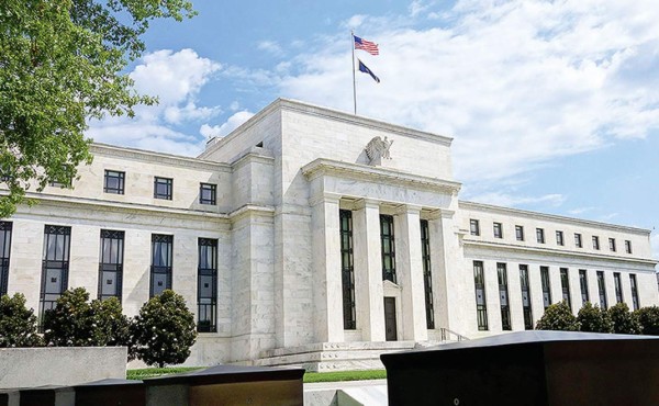 Los inversionistas apuestan a que la Fed no subirá las tasas este año