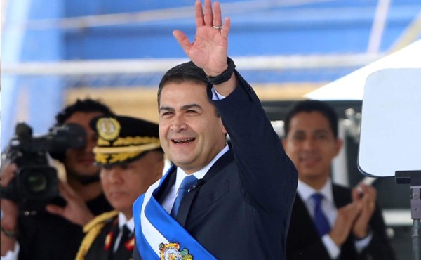 Juan Orlando Hernández asume mandato y anuncia la creación de fuerzas de tarea