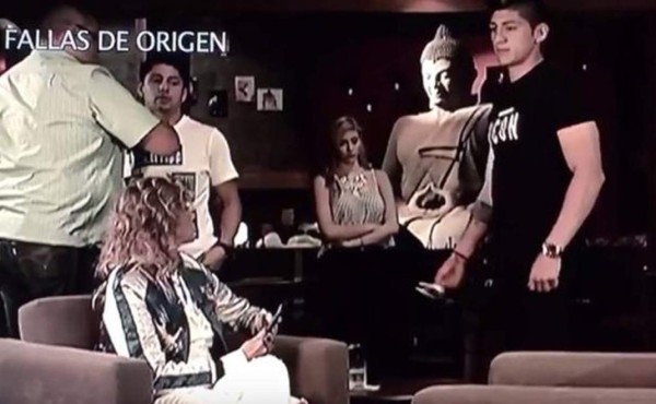 Alan Pulido abandona entrevista con Adela Micha y expresa su trauma