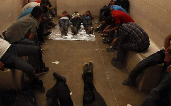 Indemnización millonaria a miles de migrantes detenidos ilegalmente en EE.UU