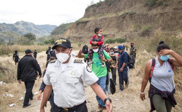 Más de 1,800 migrantes hondureños de caravana han retornado desde Guatemala