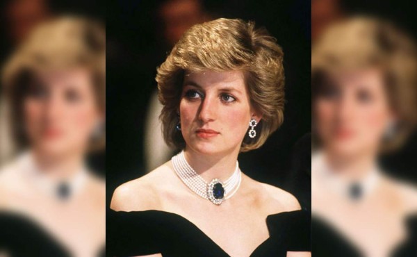 Venden vestido que Lady Di uso en baile con Travolta