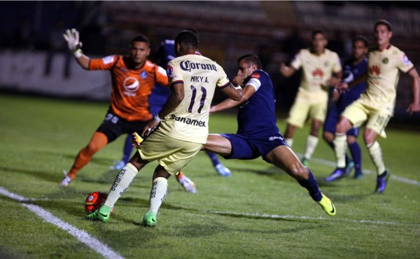 VIDEO: La espectacular salvada de Marlon Licona ante América