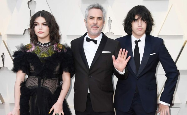 Hijo de Alfonso Cuarón recibe crueles burlas por sus caras en los Óscar 2019