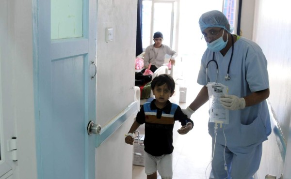 Más de 100 mil casos y 789 muertos por cólera en Yemen  