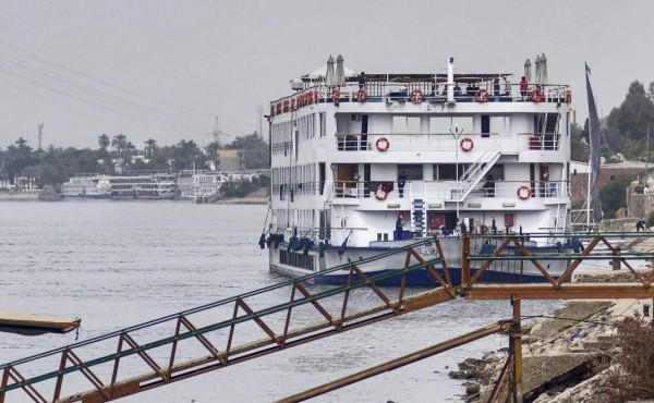En cuarentena decenas de pasajeros de un crucero en Egipto por coronavirus