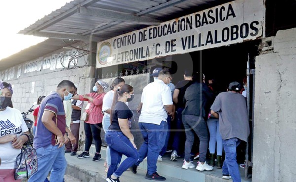 Por falta de organización comenzaron tarde las elecciones en El Progreso
