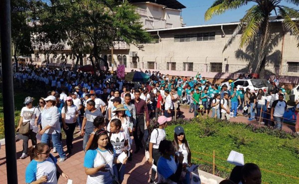 Caminata en San Pedro Sula por un alto a la violencia en el país