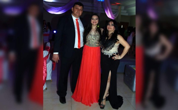 Melanie García festeja la edad en rosa