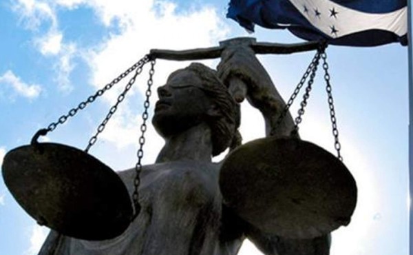 Exjuez hondureño es declarado culpable por abuso de autoridad por dejar libres a tres supuestos narcos