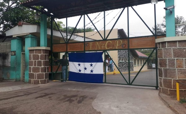 Empleados del Hospital del Tórax paralizan sus labores