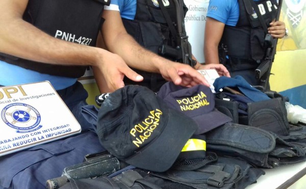 Operativos en busca de indumentaria policial en La Ceiba
