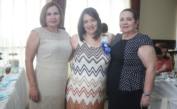 Fiesta maternal para Renneé Ruiz de Canahuati