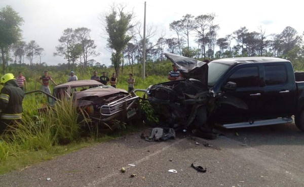 Colisión entre dos pick up deja una persona muerta en Santa Bárbara